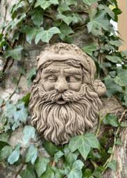 Christmas Santa Plaque Statue - Reconstituted Stone Concrete Xmas Garden Ornament - thumbnail 1
