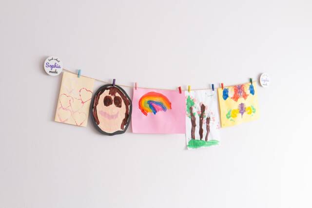 Look What I Made Kids Art Display, Personalised With Name. Artwork Hanger Wall Decor Clips - image 1