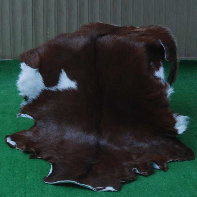 Exquisite Goat Skin Rug - Sustainable Luxury For Modern Interiors - image 1