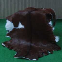 Exquisite Goat Skin Rug - Sustainable Luxury For Modern Interiors - thumbnail 1