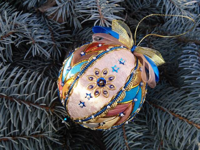 Christmas Toy Quilted Ornaments Hanging Gift Home Decor Merry Patchwork Balls Fabric On The Tree - image 1