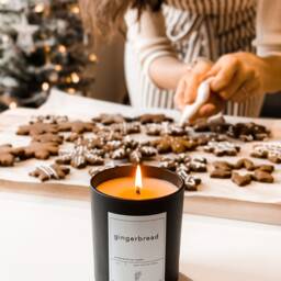 Gingerbread Christmas Candle Gift Large Soy Wax 8.5Oz Vegan Natural Festive For Her Winter Sweet - thumbnail 3