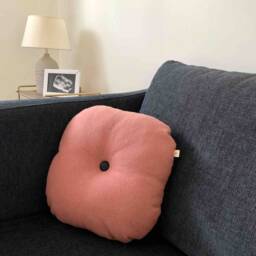 Quilted Square Cushion in Old Pink Recycled Wool Sheet, Handmade France, 30x30cm, Polyester Fiber Padding, Black Leather Button - thumbnail 4