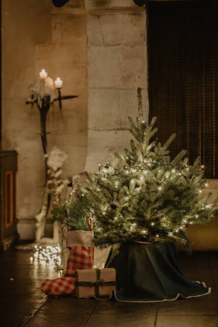 Linen Christmas Tree Skirt in Forest Green. Decoration - image 1