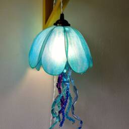 Jellyfish-Shaped Wall Lamp Handmade & Painted in Resin - thumbnail 2