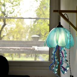 Jellyfish-Shaped Wall Lamp Handmade & Painted in Resin - thumbnail 3