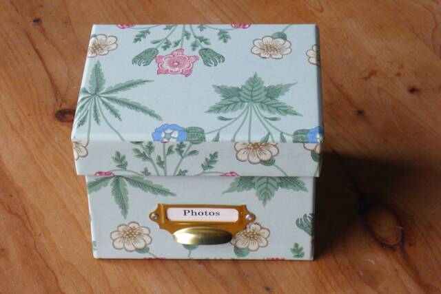 William Morris Photo Box Handmade Daisy Design Stationery - image 1