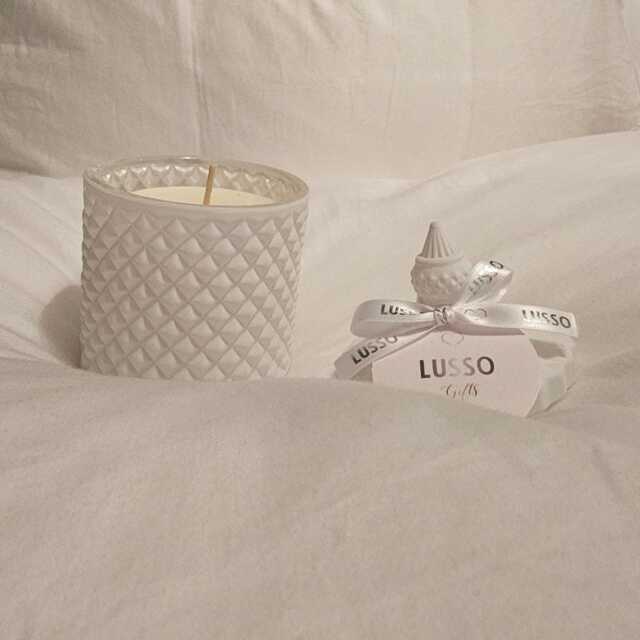 Matt White Geometric Soy Candle - Luxury Home D??cor & Gift - image 1