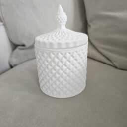Matt White Geometric Soy Candle - Luxury Home D??cor & Gift - thumbnail 3