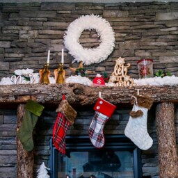 Glittering Decorative White Feather Christmas Wreath - Unique Winter Holiday & Decor Zucker?? - thumbnail 3