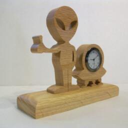 Oak Alien Desk Clock Hitchhiking Et With Ufo - thumbnail 2