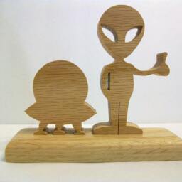 Oak Alien Desk Clock Hitchhiking Et With Ufo - thumbnail 3