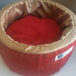 Christmas Cat Bed, House, Dog Modern, Pet Bed, Red, Gold, Squiggle Pattern - thumbnail 2