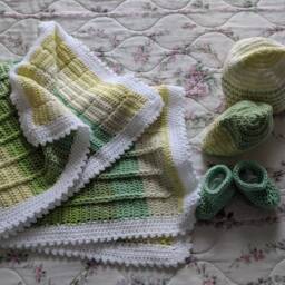 Unisex Baby Blanket With Two Matching Hats & A Pair Of Booties - thumbnail 4
