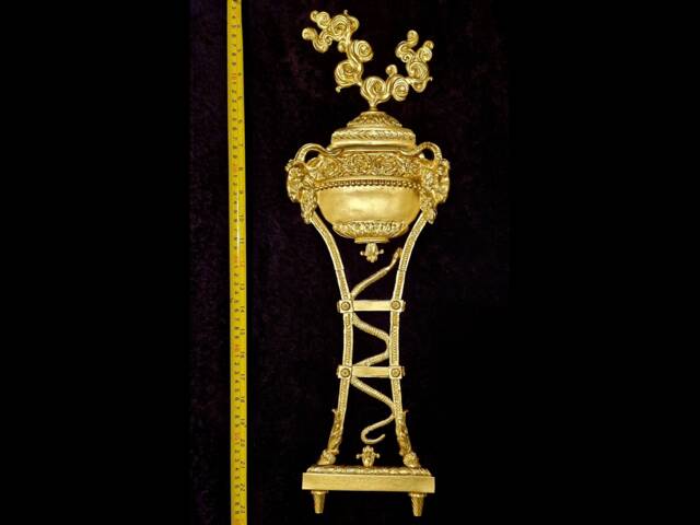 Large Ornate Applique Gilt White French Style Urn Cassolette Decorative Wall Furniture Onlay Moulding Pediment Plastic Decoration - image 1