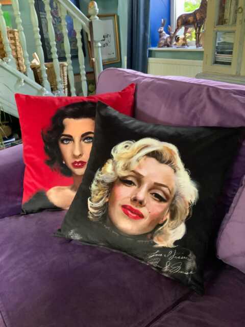 Marilyn Monroe Velvet Cushion Cover Handmade Hollywood Decor - image 1