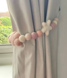 Blush Cloud, Star & Feltball Tie Back/Neutral - thumbnail 1