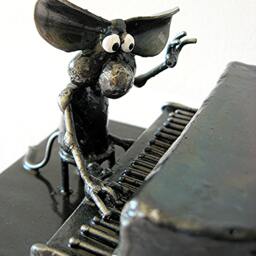 Pianist Mouse Sculpture - thumbnail 3
