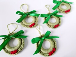 Mini Christmas Wreath Decorations Pack Of 5 - Wreaths For A Small Tree Craft Supplies Decoration