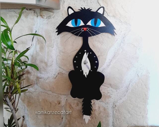 Pendulum Clock Daisy, Cat Clock, Tail Swinging Every Second - image 1