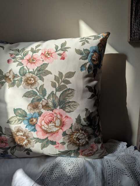 Vintage Floral Cushion Cover Cottage Throw Pillow Botanical Garden - image 1