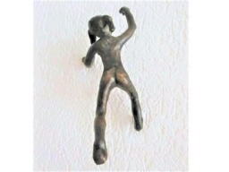 Last Copy/Girl Hanging Solid Bronze Figurine/ Black Patin/ Climing Against The Wal/ Part Of Billies Family/ Made For Craftzz Design/ 6.7 - thumbnail 1