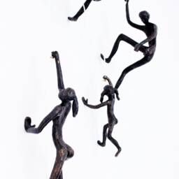 Last Copy/Girl Hanging Solid Bronze Figurine/ Black Patin/ Climing Against The Wal/ Part Of Billies Family/ Made For Craftzz Design/ 6.7 - thumbnail 4