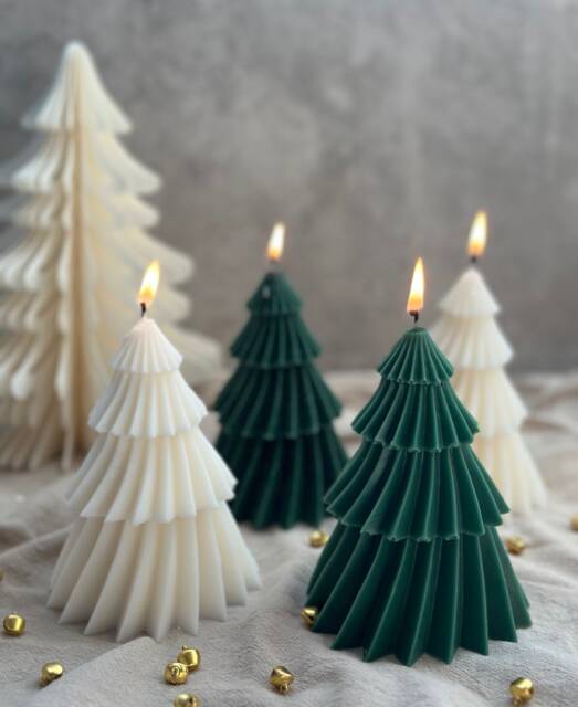 Fraser Fir Scented Christmas Tree Candle Hand-Poured Soy Wax - image 1