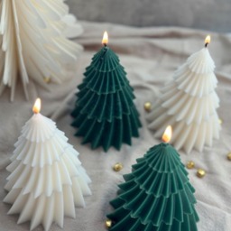 Fraser Fir Scented Christmas Tree Candle Hand-Poured Soy Wax - thumbnail 3