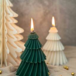 Fraser Fir Scented Christmas Tree Candle Hand-Poured Soy Wax - thumbnail 2