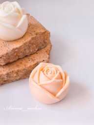 3D Rose Candle Handcrafted Soy Beeswax Blend - thumbnail 1