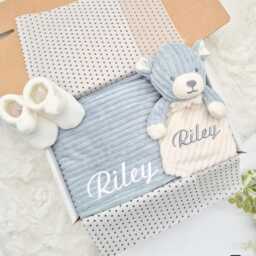 Embroidered Blanket & Comforter - Blue Baby Boys Personalised & Booties Gift Set - Baby Girl Babyshower Newborn - thumbnail 2