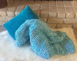 Twisty Turquoise & White Bulky Blanket