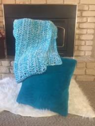 Twisty Turquoise & White Bulky Blanket - thumbnail 2
