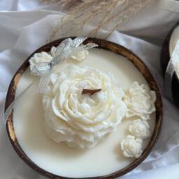 Coconut Shell Candle Natural Soy Wax With Floral Accents - thumbnail 3