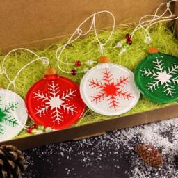 Snowflakes Glass Christmas Set Of Balls, Hand Painted Fused Art Ornaments - thumbnail 4
