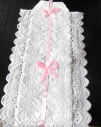 Hand-Embroidered Toilet Paper Holder in White & Pink Eyelet Embroidery, 3 Slots - thumbnail 1