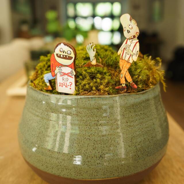 Zombies Fancy Plants Diorama Kit - image 1
