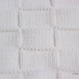 Sale 30% Off Hand Knitted Merino Wool Baby Blanket in Winter White, Bassinet Cover - thumbnail 4