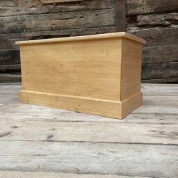 Traditional Pine Blanket Box, Victorian Style Storage Trunk, Coffee Table - thumbnail 2