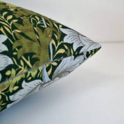 "Double Sided 20"" Chrysanthemum Pillow Cover. Design William Morris, 100% Linen. For Cushion Size 50x50 cm - 20""x20" - thumbnail 3