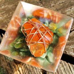 Orgone Healing Pyramid Lg - thumbnail 3