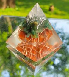 Orgone Healing Pyramid Lg - thumbnail 1