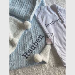 Personalised New Baby Grow & Cable Knitted Blanket Sleep Suit Gift Set -Name Embroidered Long Babygrow Pom Pom/Sherpa Throw Play Mat Wrap