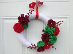 Christmas Wreath, Yarn Red, White & Green Felt Flowers, Floral Winter Holiday Wreath - thumbnail 1