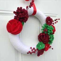 Christmas Wreath, Yarn Red, White & Green Felt Flowers, Floral Winter Holiday Wreath - thumbnail 3