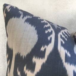 Handwoven Silk Ikat Pillow Cover 24x24 - Modern Home Decor - thumbnail 2