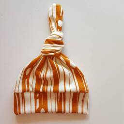 Organic Gender Neutral Take Home Set. Swaddle Blanke & Newborn Hat. Orange Photo Prop. Baby Shower Gift - thumbnail 2