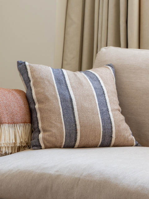 Alaya Hand-woven Cushion - image 1