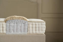 Owen Mattress - thumbnail 3